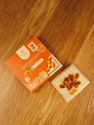 Марципановая плитка в белом шоколаде с облепихой, 50 гр